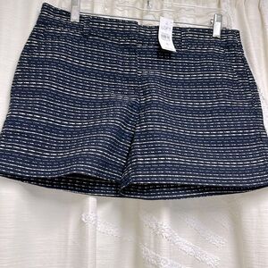 NWT Loft 4” shorts Navy and Ivory size 4